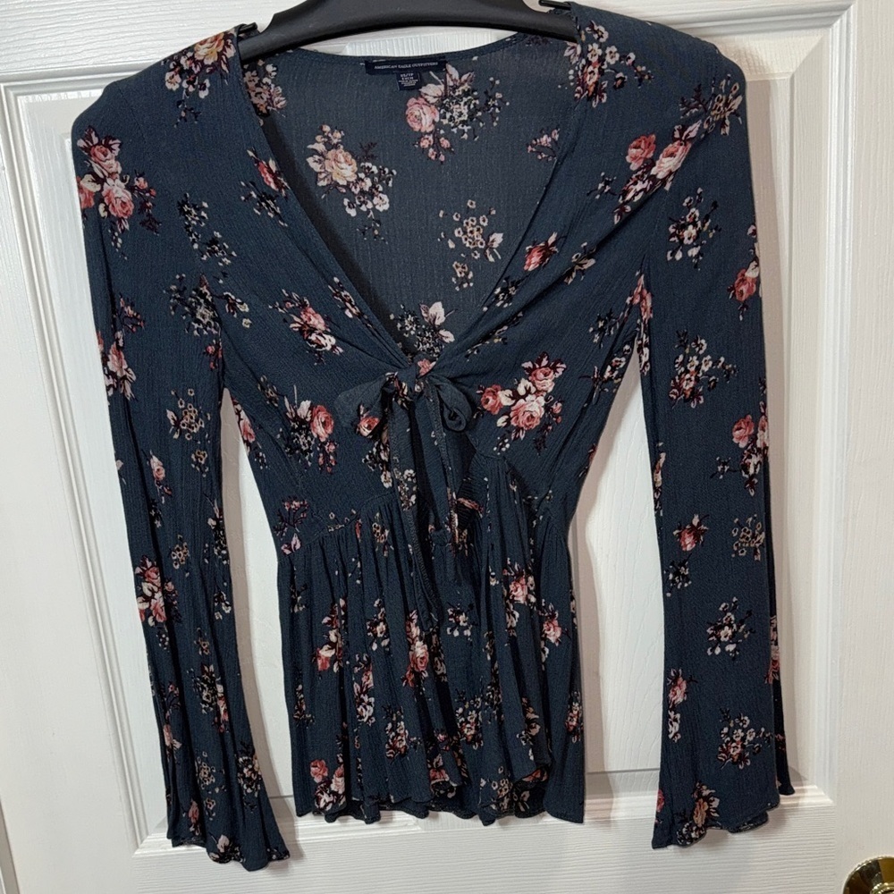 American Eagle Floral Long Sleeve - Picture 10 of 10
